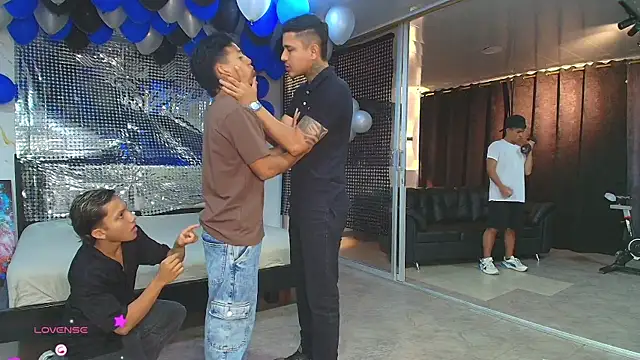 Bisexlifehot   online show from May 14, 2026, 11:13 pm