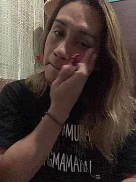 pretty TRANSjona online show from April 15, 2026, 7:51 pm