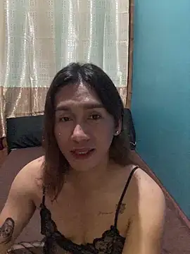 pretty TRANSjona online show from October 24, 2025, 5:28 am