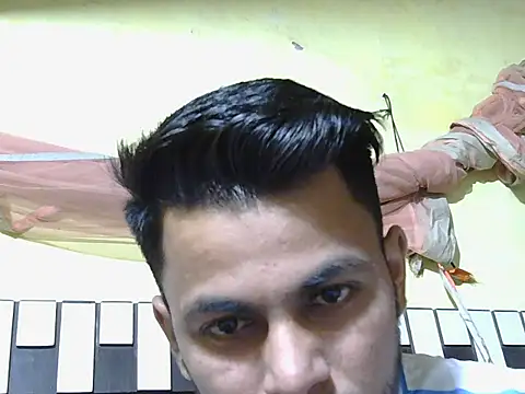 ursdreamperson online show from April 21, 2026, 1:53 am