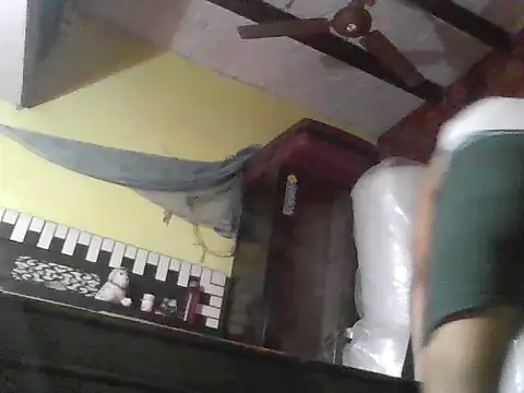 ursdreamperson online show from December 3, 2025, 5:19 am