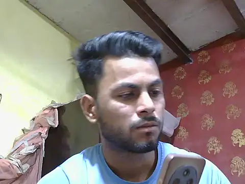 ursdreamperson online show from April 24, 2026, 2:35 am