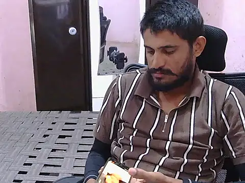 krishjaat43 online show from February 6, 2026, 11:39 am