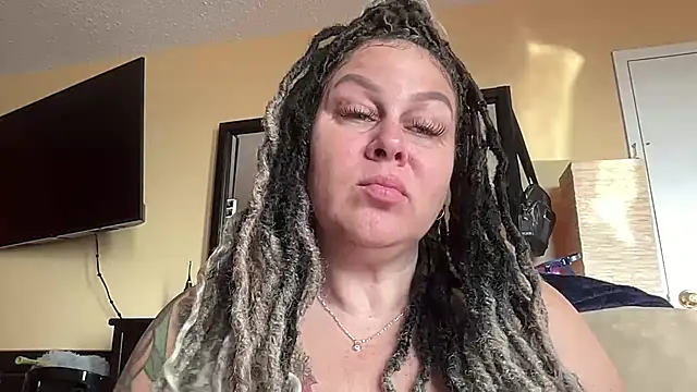 number1slut online show from May 13, 2026, 12:34 pm