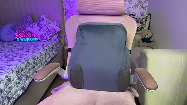 Snapshot of Hot_vibes143 chatting on April 10, 2026, 6:26 pm Hot vibes143 online show from April 10, 2026, 6:26 pm