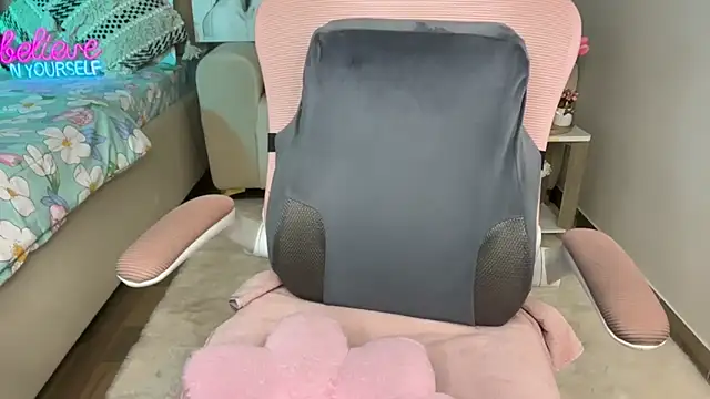 Snapshot of Hot_vibes143 chatting on February 10, 2026, 7:13 pm Hot vibes143 online show from February 10, 2026, 7:13 pm