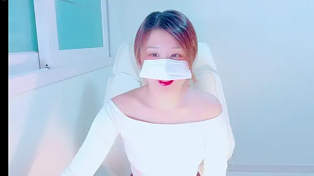 hyeony s96 online show from October 28, 2025, 1:10 pm