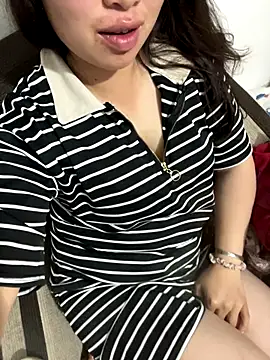 Nhung584 online show from October 29, 2025, 1:10 pm