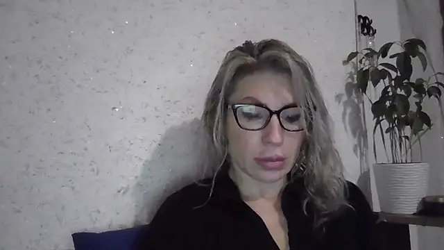 fox red lady7 online show from December 21, 2025, 12:51 pm