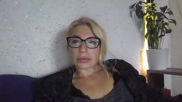 fox red lady7 online show from October 9, 2025, 10:16 am