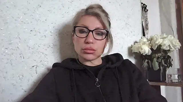 fox red lady7 online show from February 2, 2026, 10:03 am