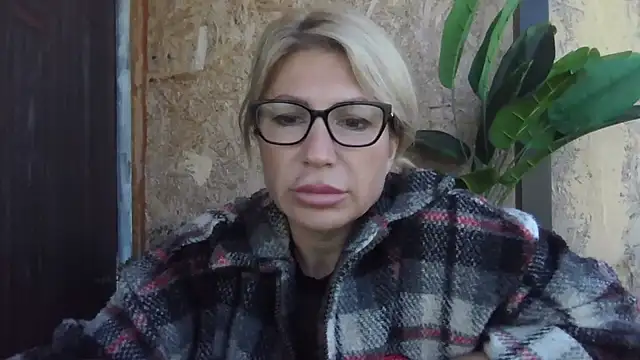 fox red lady7 online show from September 14, 2025, 10:04 am