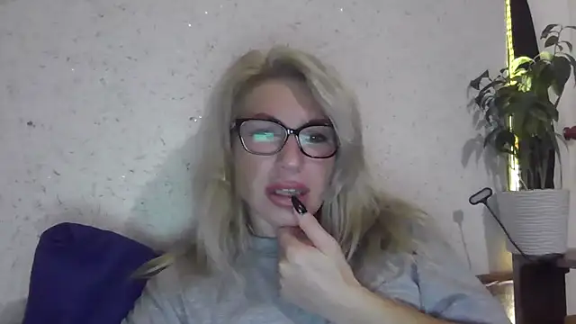 fox red lady7 online show from October 24, 2025, 3:44 pm