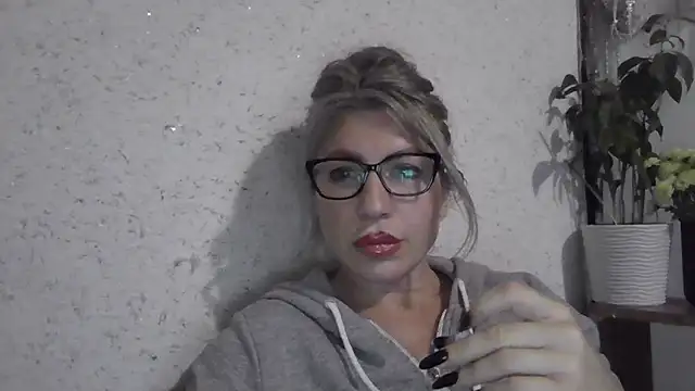 fox red lady7 online show from December 3, 2025, 12:04 pm