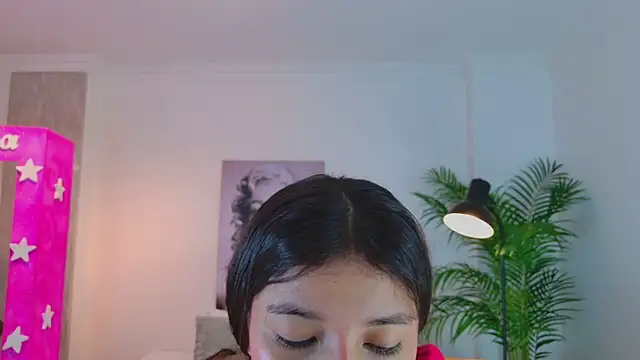 Snapshot of LUNAA___ chatting on April 21, 2026, 3:35 am LUNAA online show from April 21, 2026, 3:35 am