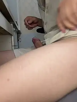 sonwmelt1 online show from September 22, 2025, 6:08 am