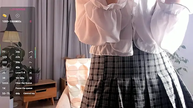 UdelaDodson online show from November 30, 2025, 1:17 am