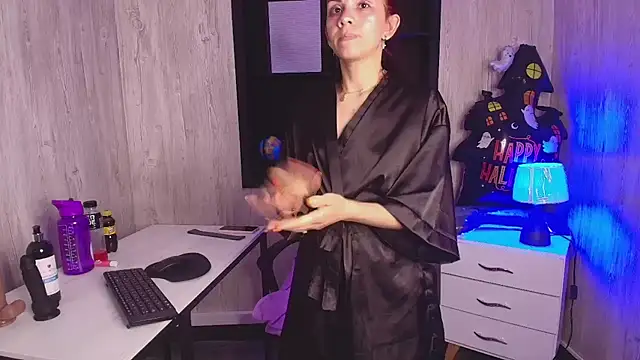 Mia Esposito2 online show from October 26, 2025, 4:46 am