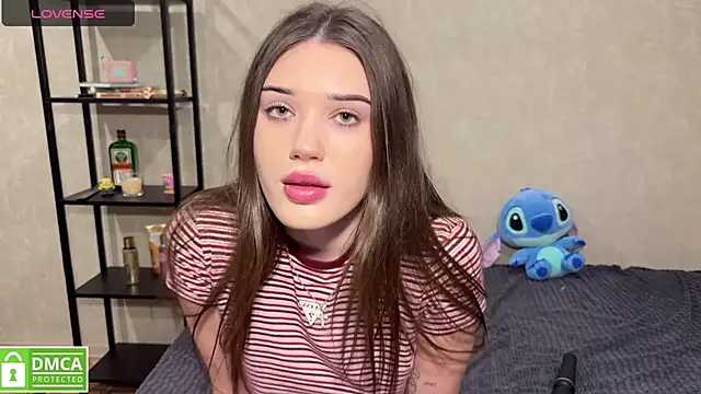 Snapshot of MollyBaby chatting on October 28, 2025, 4:06 pm MollyBaby online show from October 28, 2025, 4:06 pm