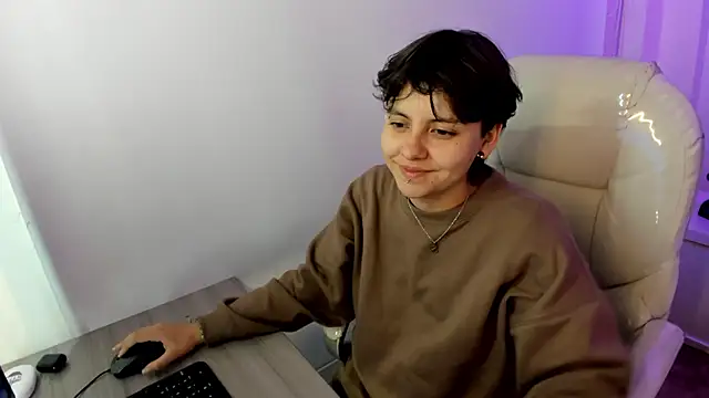 Nathaly ds online show from February 5, 2026, 2:07 am