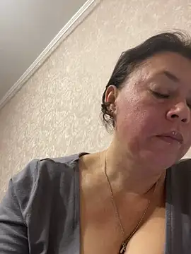 Kiravix online show from October 30, 2025, 6:27 pm