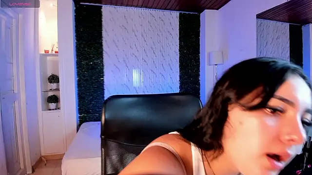 sofiacaramel online show from January 18, 2026, 12:08 pm