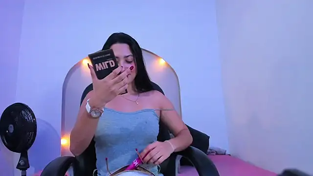 victoria flores1 online show from March 25, 2026, 9:03 pm