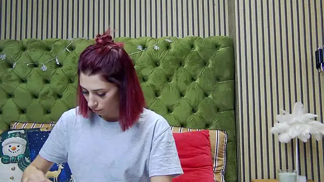 LunaHart online show from December 21, 2025, 3:36 pm