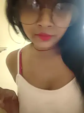 RAYI Queen 2 online show from November 21, 2025, 4:06 pm