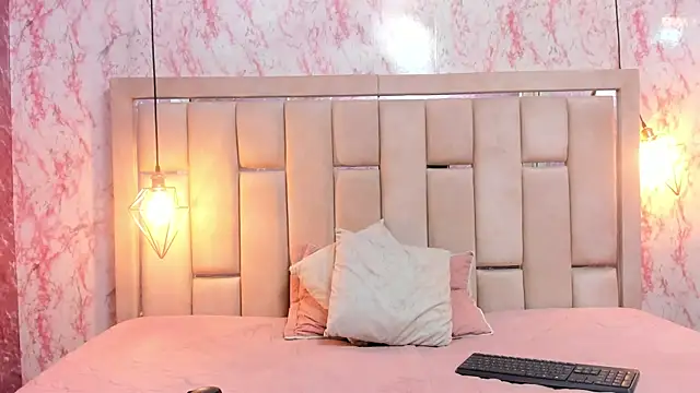 WILD FIREE  online show from October 30, 2025, 7:33 pm