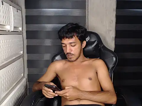 RowyCam online show from November 8, 2025, 1:09 am