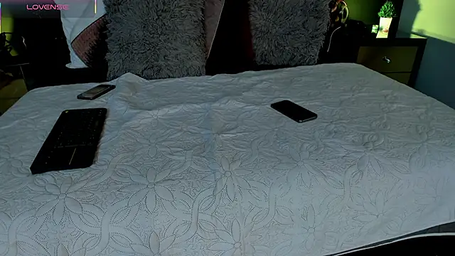 ScarletTorres online show from December 14, 2025, 4:01 pm