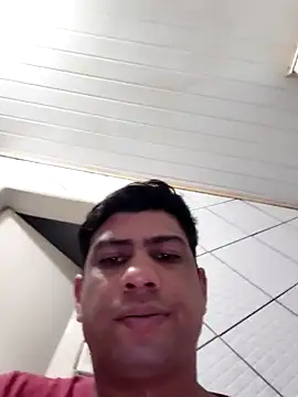 paulinhogostosinho online show from September 17, 2025, 9:39 pm