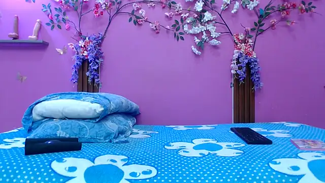 skinnybarbie022 online show from March 12, 2026, 1:33 am