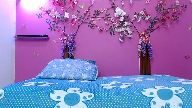 skinnybarbie022 online show from March 8, 2026, 1:11 am