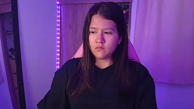 Oliviawatson1 online show from April 15, 2026, 12:32 pm