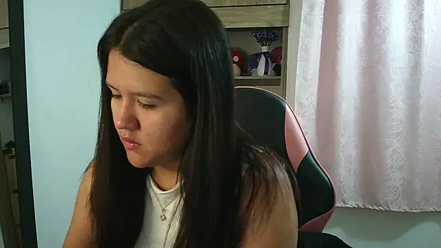 Oliviawatson1 online show from June 2, 2026, 12:27 pm
