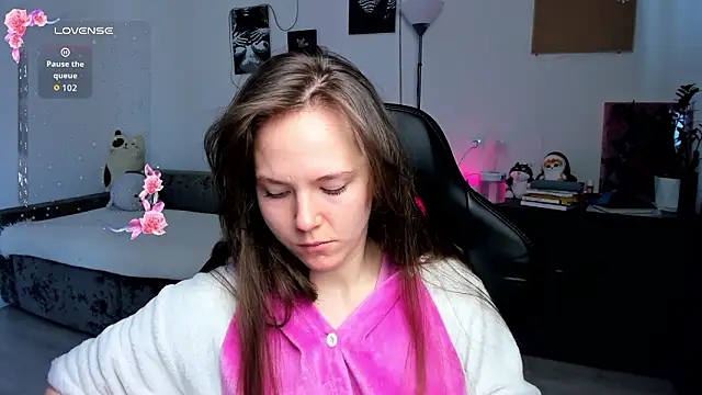 cute little ass online show from February 26, 2026, 8:25 am