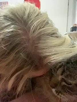 Alerquinasc online show from September 19, 2025, 3:21 am