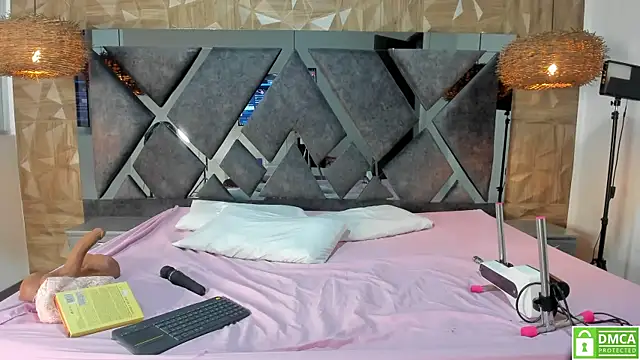 Selene  Lopez  online show from April 13, 2026, 8:02 pm