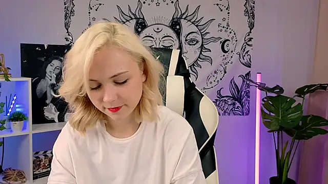 Charlotte Colinss online show from September 16, 2025, 4:35 am