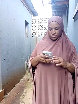 Sweetbxxx24 online show from April 6, 2026, 11:00 am