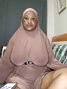 Sweetbxxx24 online show from April 13, 2026, 3:38 pm