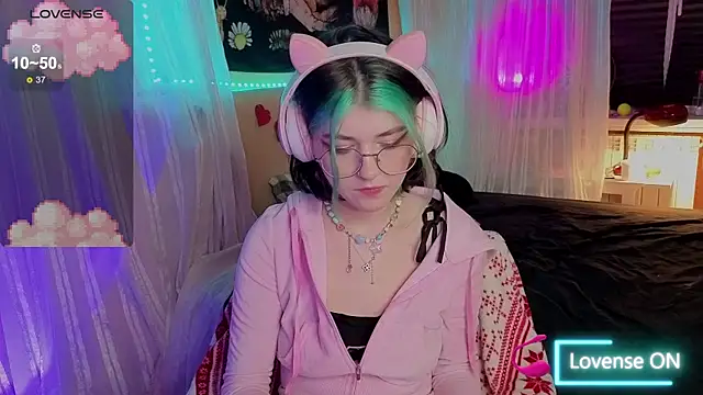 Miko Meow online show from December 21, 2025, 4:47 am