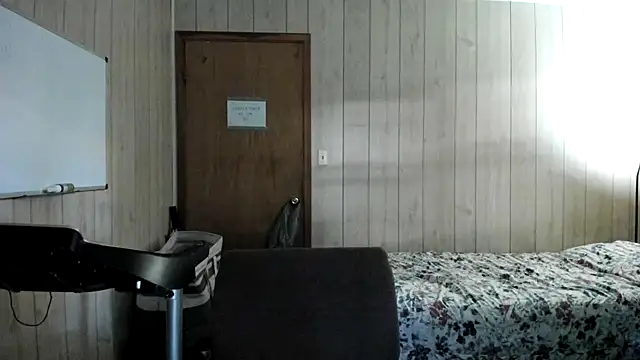 NaturalBeautyQueen online show from September 28, 2025, 1:18 pm