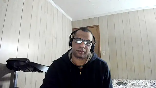 Snapshot of NaturalBeautyQueen chatting on July 2, 2026, 2:01 pm NaturalBeautyQueen online show from July 2, 2026, 2:01 pm