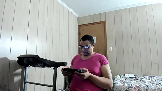 Snapshot of NaturalBeautyQueen chatting on July 25, 2026, 11:44 pm NaturalBeautyQueen online show from July 25, 2026, 11:44 pm