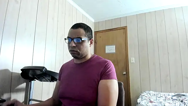 Snapshot of NaturalBeautyQueen chatting on July 24, 2026, 9:11 pm NaturalBeautyQueen online show from July 24, 2026, 9:11 pm