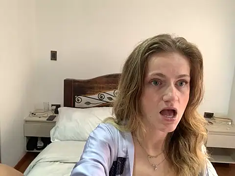 Snapshot of andyzuzka chatting on October 11, 2025, 1:56 pm andyzuzka online show from October 11, 2025, 1:56 pm