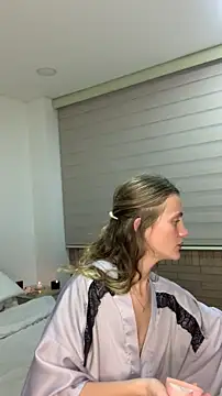 Snapshot of andyzuzka chatting on October 29, 2025, 11:14 pm andyzuzka online show from October 29, 2025, 11:14 pm